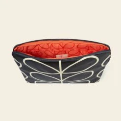 13" Laptop Sleeve - Linear Stem Liquorice -Home Furnishing Store 23SELIN801 0040 13 LaptopSleeve LinearStemLiquorice4