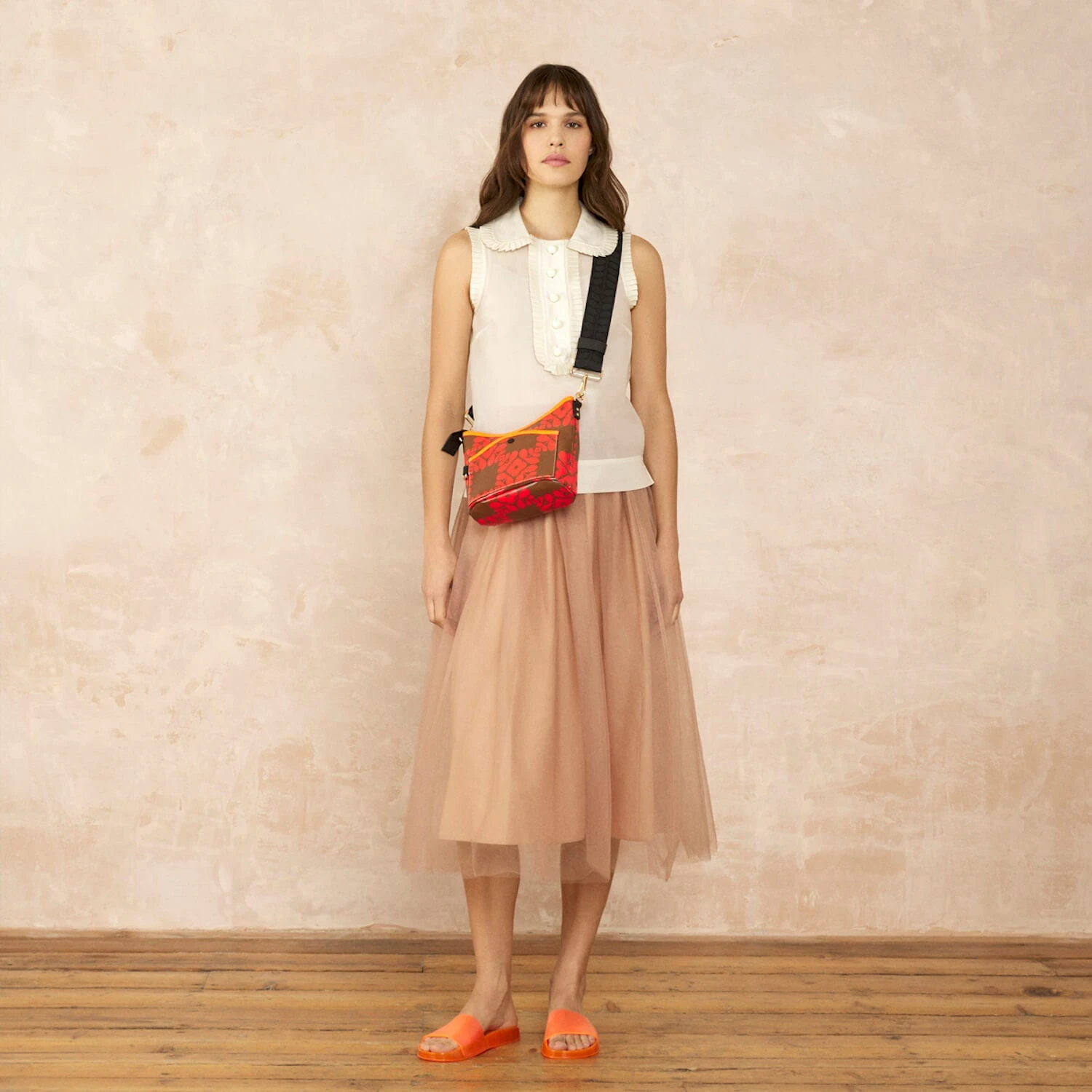 Carrymin Crossbody - Lattice Flower Tile Conker 2 Carrymin Crossbody - Lattice Flower Tile Conker - Image 2