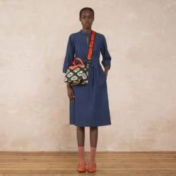 Block Medium Handbag - Posey Flower Midnight -Home Furnishing Store 24SEPOF838 4100 BlockMediumHandbag PoseyPowerMidnight .model2