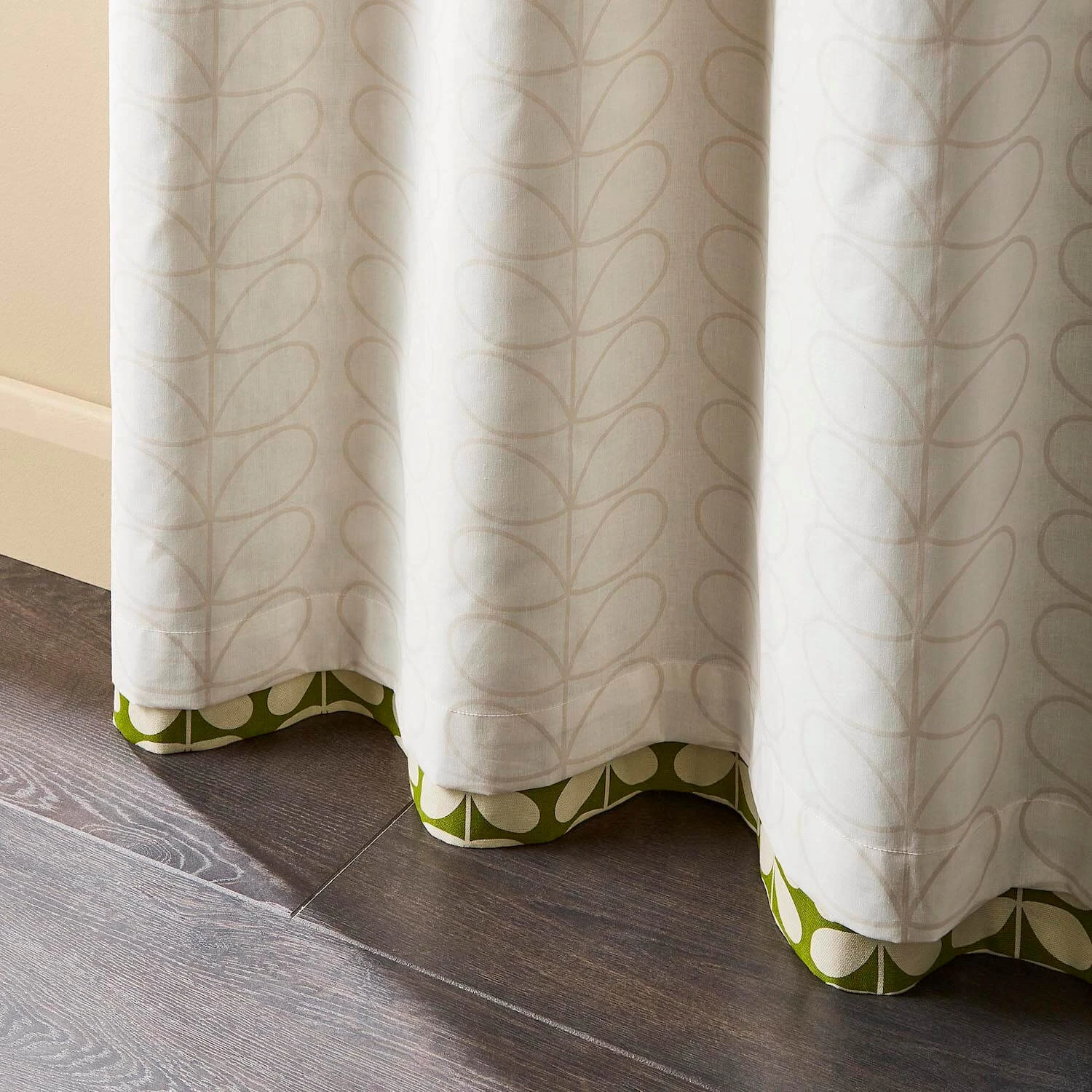 Solid Stem Lined Eyelet Curtains - Pear 3 Solid Stem Lined Eyelet Curtains - Pear - Image 3