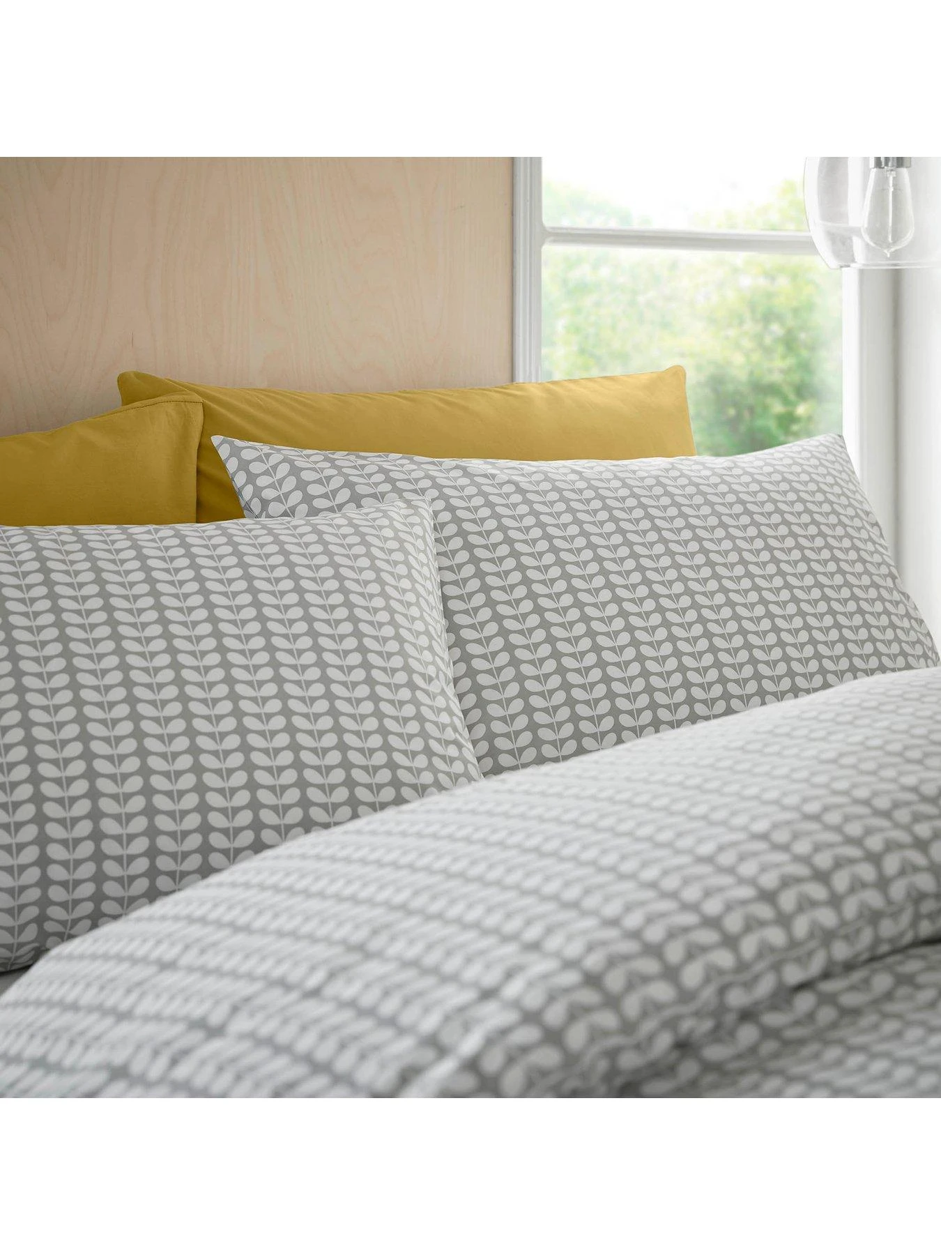 Orla Kiely Tiny Stem Duvet Cover - Cool Grey 4 Orla Kiely Tiny Stem Duvet Cover - Cool Grey - Image 4