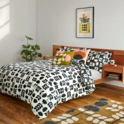 Cut Stem Bed Linen - Monochrome -Home Furnishing Store cut stem monochrome main reverse final